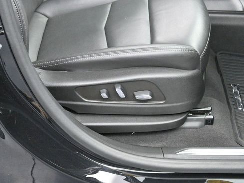 Used 2022 Cadillac XT5 Sportv w/ LPO, Floor Liner Package image 34