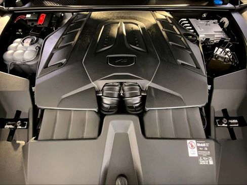 Used 2025 Porsche Cayenne GTS image 32