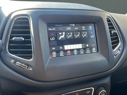 Used 2020 Jeep Compass Latitude image 17