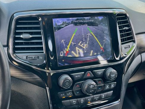 Certified 2022 Jeep Grand Cherokee Laredo X RWD image 14