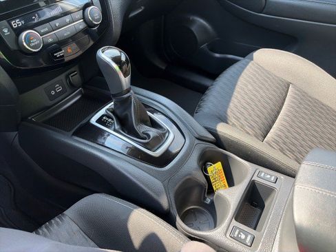 Used 2018 Nissan Rogue SV AWD/4WD image 18
