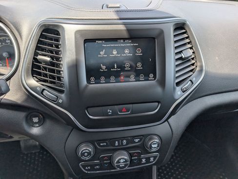 Used 2019 Jeep Cherokee Latitude Plus w/ Comfort/Convenience Group AWD/4WD image 29