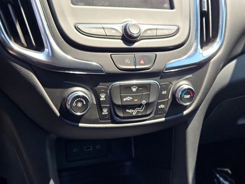 Used 2022 Chevrolet Equinox LT image 25