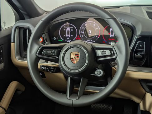 Used 2026 Porsche Cayenne Coupe image 21
