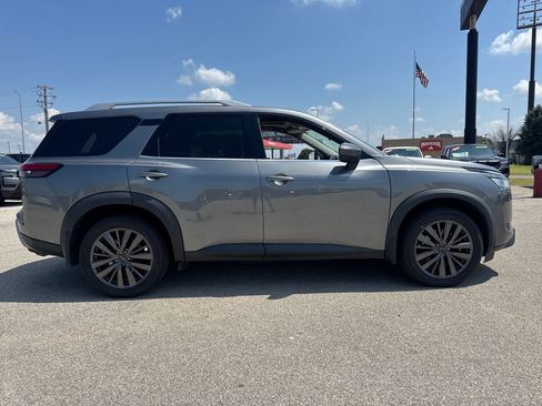 Used 2022 Nissan Pathfinder SL w/ SL Premium Package FWD image 7