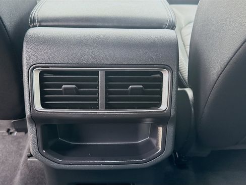 Certified 2024 Volkswagen Atlas Cross Sport SE FWD image 22