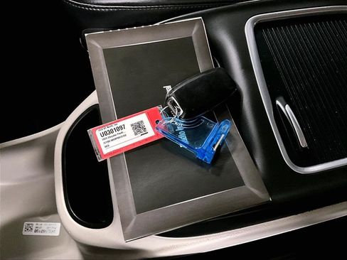 Used 2023 Chrysler Pacifica Touring-L FWD image 29