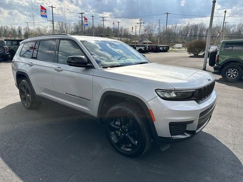 Used 2023 Jeep Grand Cherokee L Laredo image 11