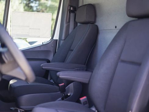 New 2024 Mercedes-Benz eSprinter 170 Cargo image 19