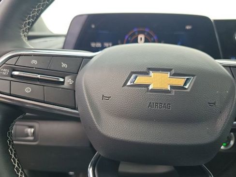 Used 2025 Chevrolet Traverse LT image 40