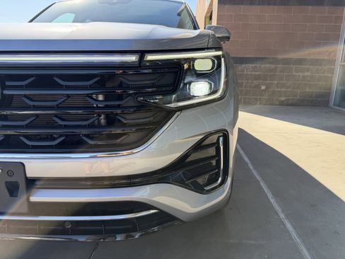 Used 2024 Volkswagen Atlas SEL Premium R-Line image 11