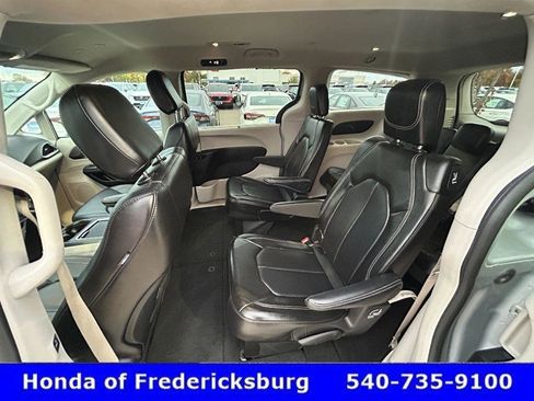 Used 2024 Chrysler Pacifica Touring-L image 29
