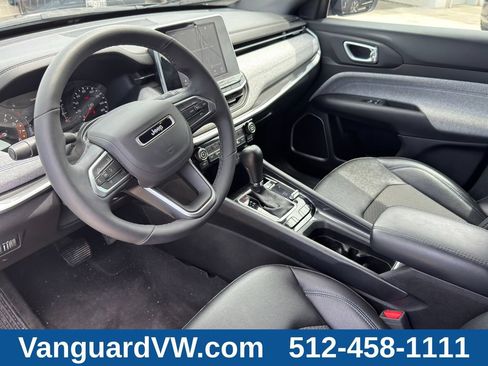 Used 2025 Jeep Compass Latitude w/ Convenience Group AWD/4WD image 10
