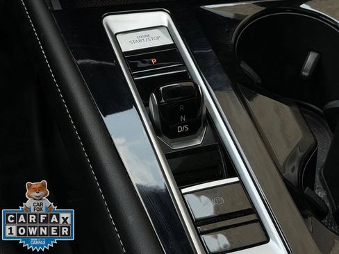 Used 2024 Volkswagen Atlas SE w/ Panoramic Sunroof Package FWD image 18