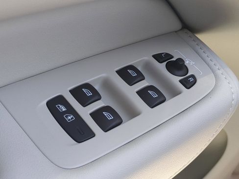 New 2026 Volvo XC60 B5 Ultra w/ Protection Package Premier image 19