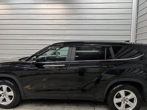 Used 2023 Toyota Highlander LE image 7