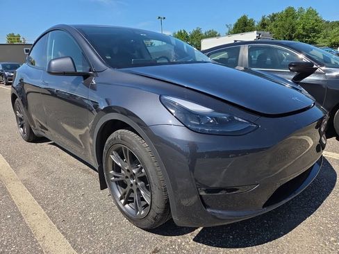 Used 2025 Tesla Model Y Long Range AWD/4WD image 3