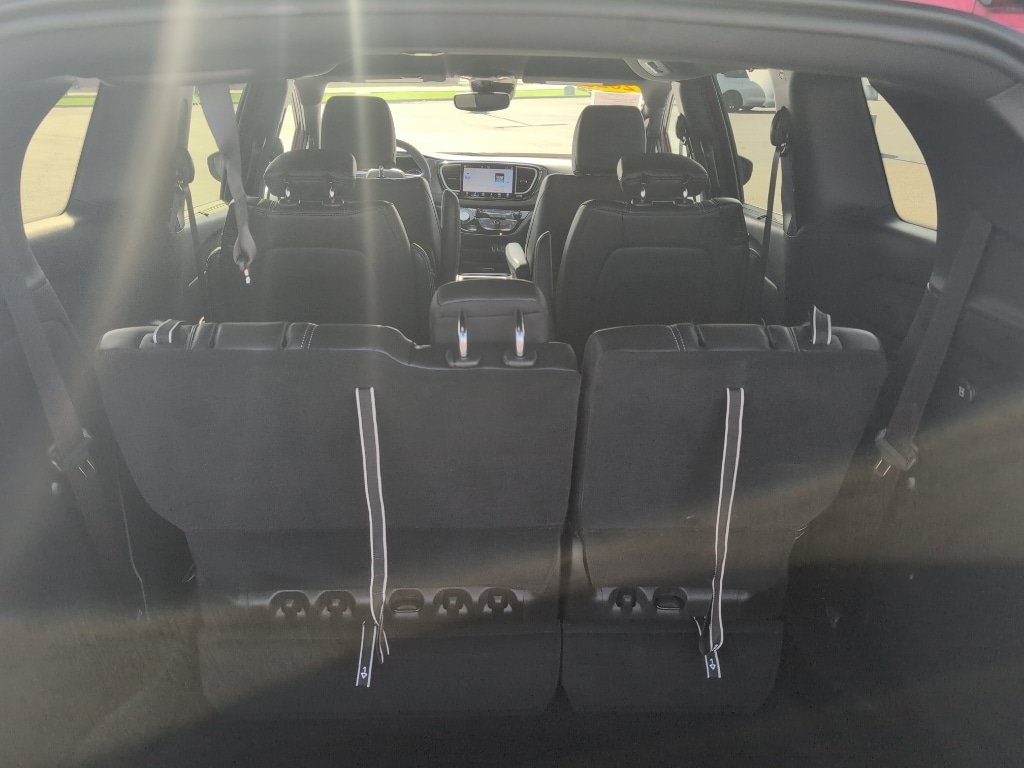 Used 2025 Chrysler Pacifica Select FWD image 14