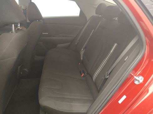 Used 2025 Hyundai Elantra SEL image 18