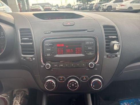 Used 2017 Kia Forte LX FWD image 6