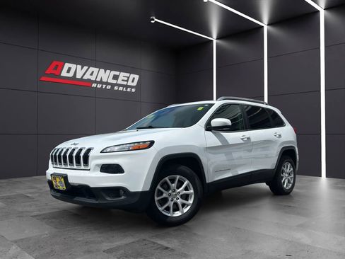 Used 2016 Jeep Cherokee Latitude w/ Safety/Convenience Group AWD/4WD image 3