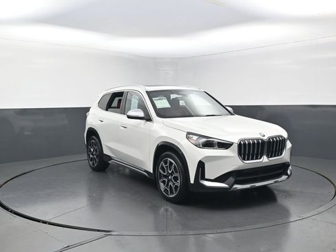 Used 2023 BMW X1 xDrive28i w/ Convenience Package AWD/4WD image 3