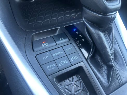 Used 2024 Toyota RAV4 LE image 21