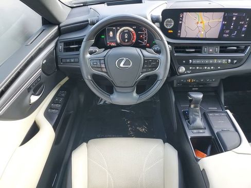 Used 2022 Lexus ES 300h Ultra Luxury image 16