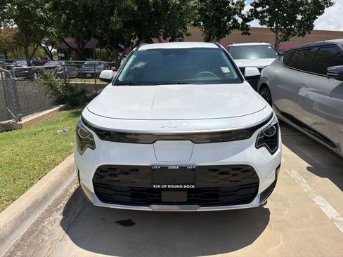 Certified 2023 Kia Niro Wind FWD image 2