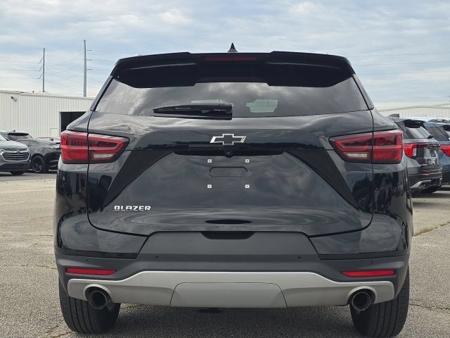 Used 2024 Chevrolet Blazer LT w/ Convenience Package FWD image 4