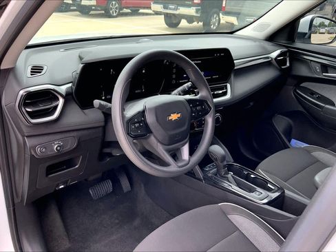 Used 2024 Chevrolet TrailBlazer LT FWD image 17