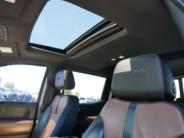 Used 2019 Chevrolet Silverado 1500 High Country w/ Technology Package AWD/4WD image 18