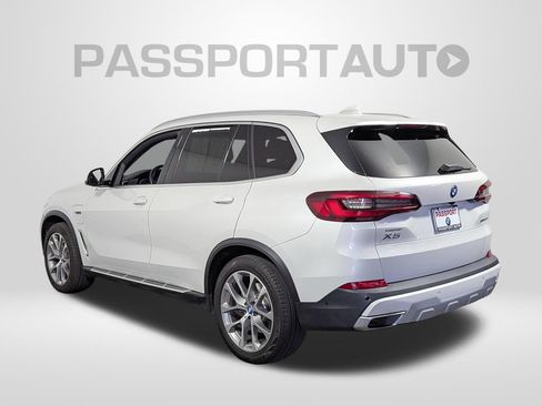Used 2022 BMW X5 xDrive45e w/ Executive Package AWD/4WD image 3