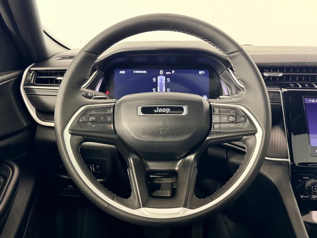 Used 2025 Jeep Grand Cherokee Altitude RWD image 22