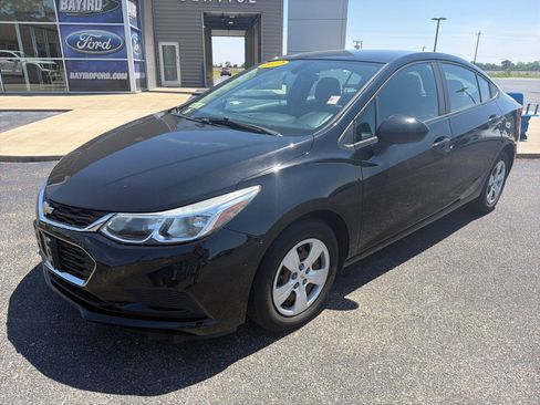 Used 2017 Chevrolet Cruze LS FWD image 16