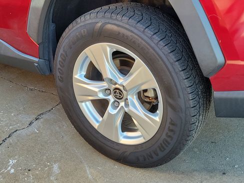 Certified 2021 Toyota RAV4 XLE FWD image 7