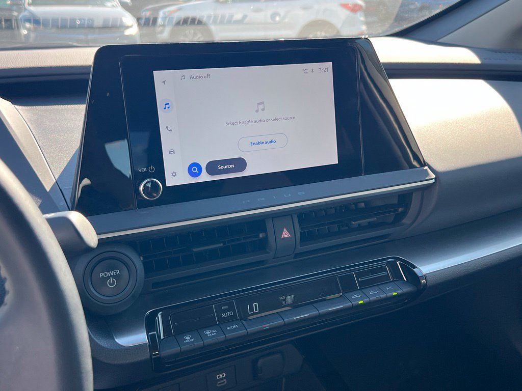 Used 2025 Toyota Prius LE FWD image 17
