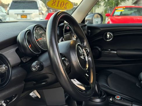 Used 2018 MINI Cooper 2-Door Hardtop FWD image 10