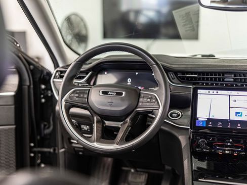 Used 2023 Jeep Grand Cherokee L Limited w/ Black Appearance Package image 39