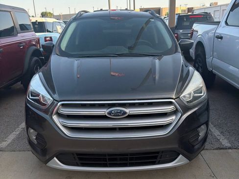 Used 2017 Ford Escape SE w/ Equipment Group 201A AWD/4WD image 3