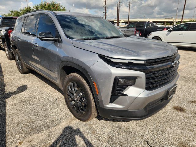 Used 2026 Chevrolet Traverse LT w/ Midnight/Sport Edition FWD image 1