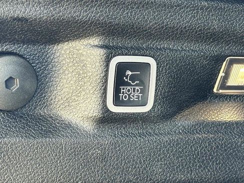 Used 2021 Jeep Grand Cherokee L Laredo image 16