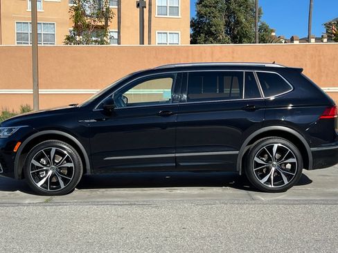 Certified 2022 Volkswagen Tiguan SEL R-Line image 7