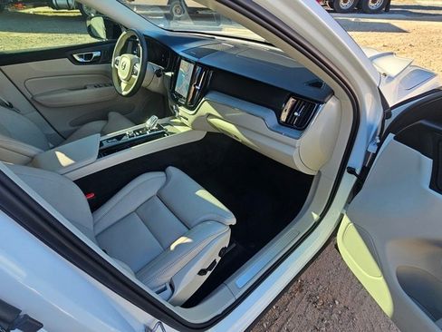 Certified 2025 Volvo XC60 T8 Ultra w/ Protection Package Premier image 13