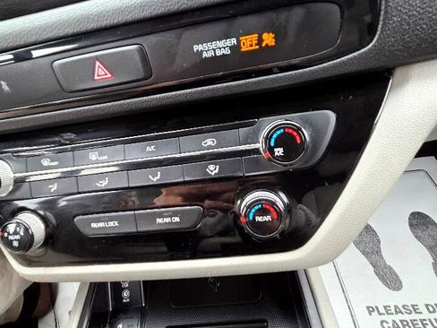 Used 2020 Kia Sedona EX image 22