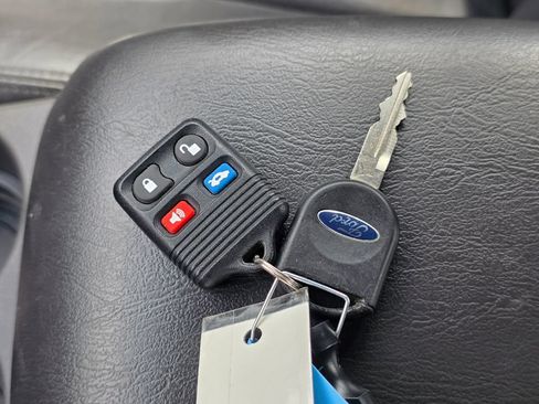 Used 2002 Ford Taurus SEL FWD image 20