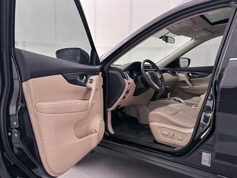 Used 2016 Nissan Rogue SL w/ SL Premium Package image 16