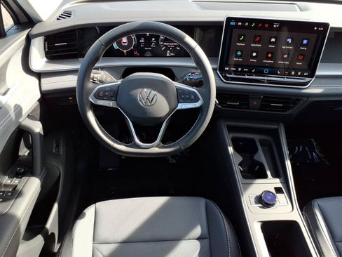 New 2026 Volkswagen Tiguan SE FWD image 13
