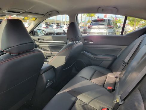 Used 2025 Nissan Altima 2.5 SR image 8