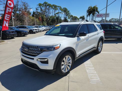 Used 2021 Ford Explorer Limited w/ Equipment Group 301A image 8